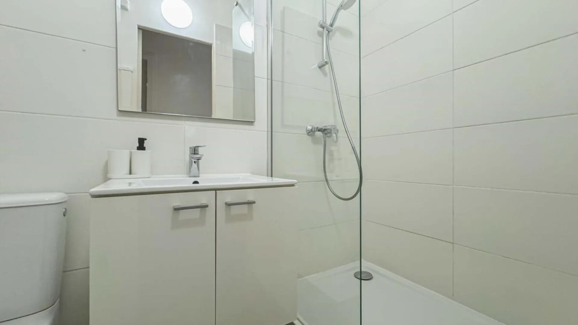 Flexliving - Whole Flat - Mesnil Apartment